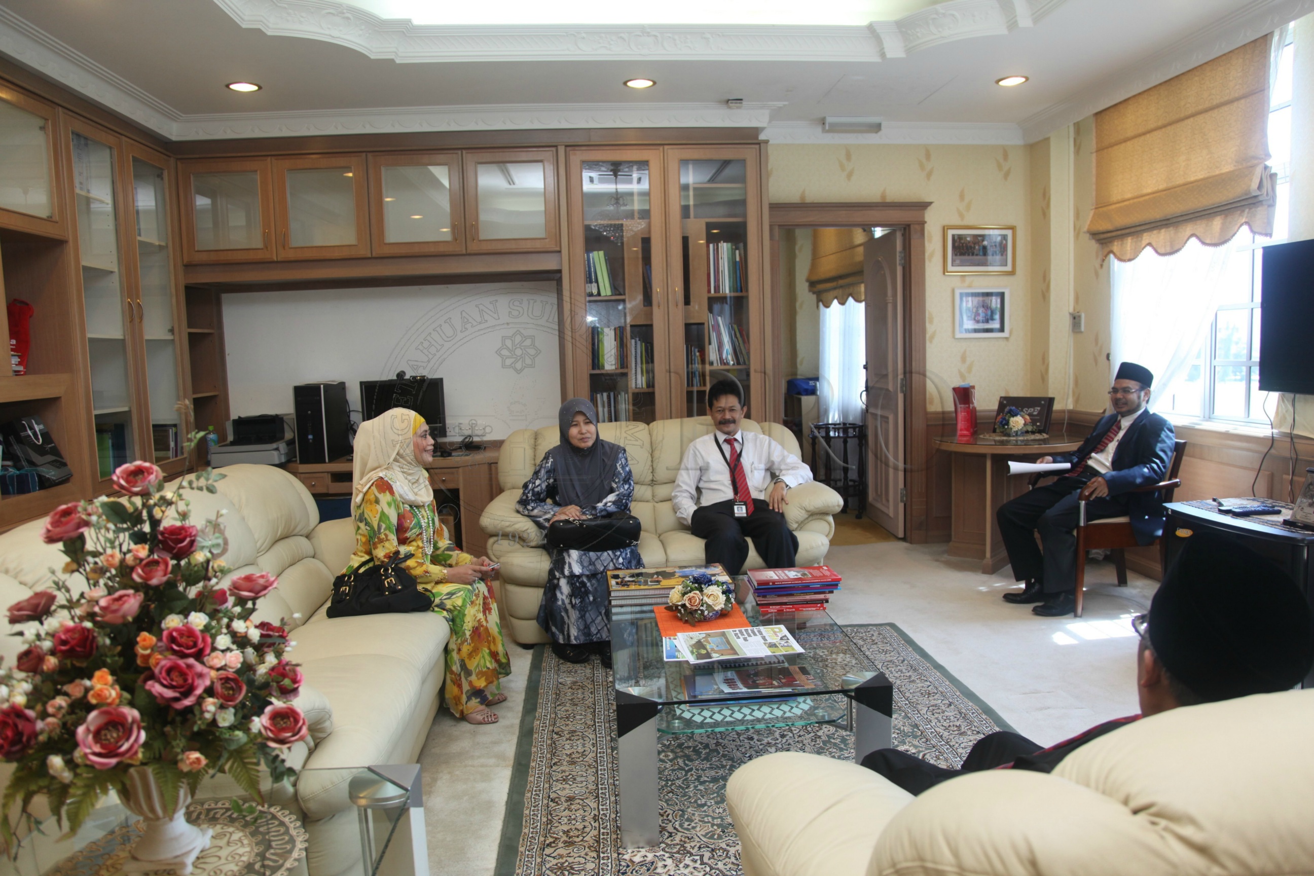 15 4 2013 Mjalis Penyerahan Zakat Daripada Bank Islam Ke Pada Upsi